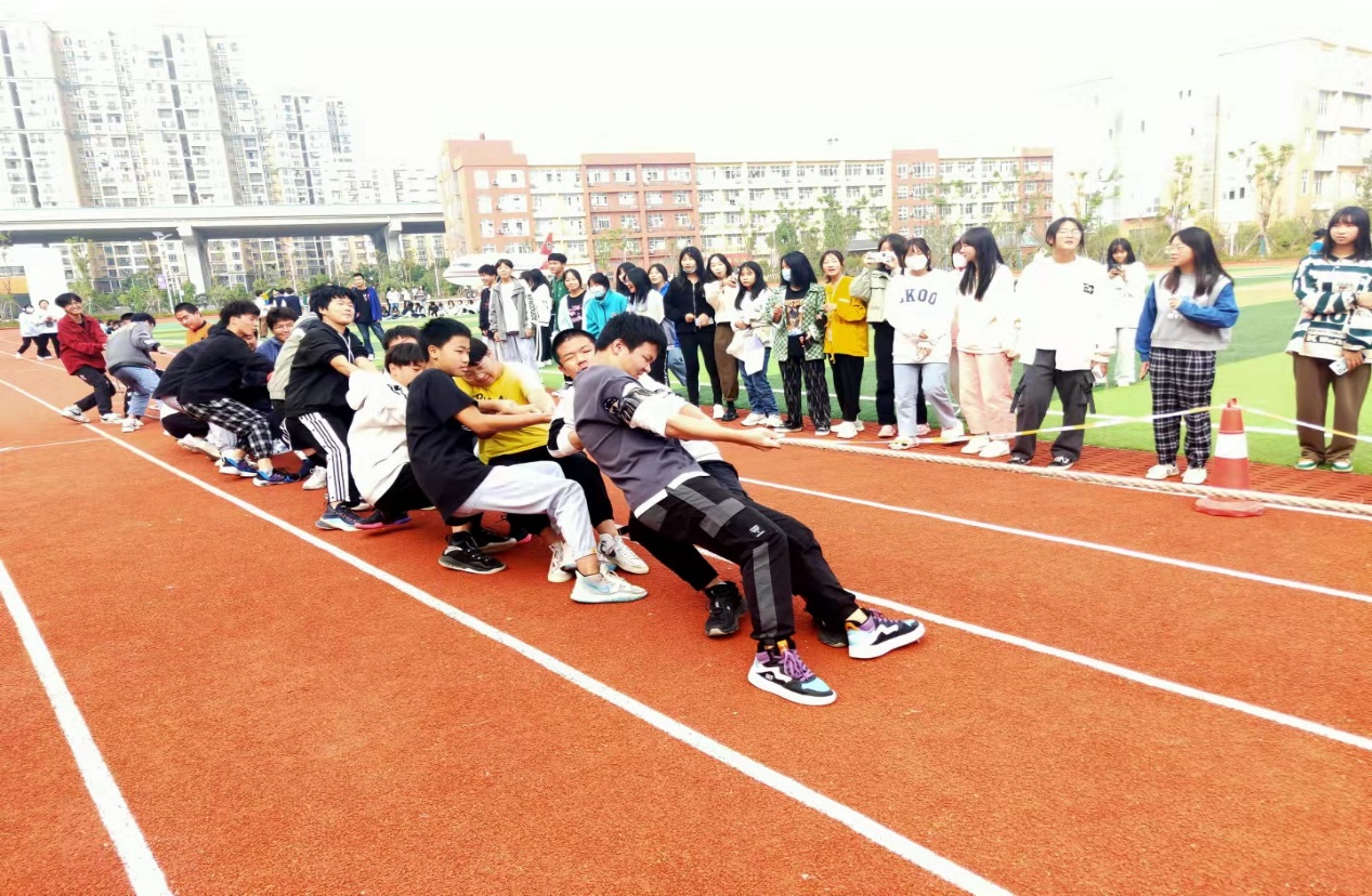 武汉光谷科技职业技术学校-拔河比赛